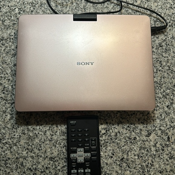 SONY 9" Portable DVD Player 180-degree swivel and flip screen - Picture 3 of 7